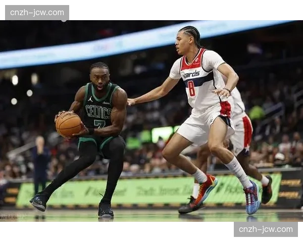 凯尔特人客场对阵勇士,布朗普里查德外线对决备受关注